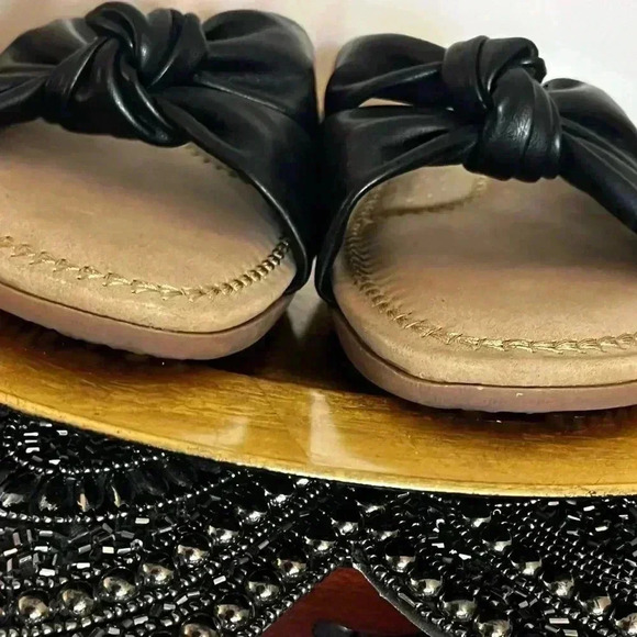 WOMENS CLIFFS FLAT BLACK SANDALS EUC SIZE 7 - Picture 4 of 11